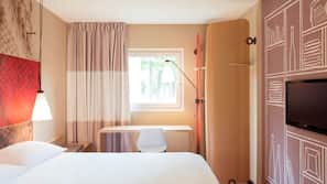 Premium bedding, desk, free cribs/infant beds, free WiFi