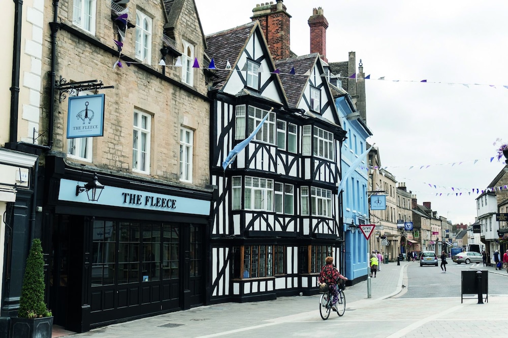 The Fleece At Cirencester Gloucestershire 2018 Reviews Hotel Terrace Patio Featured Image