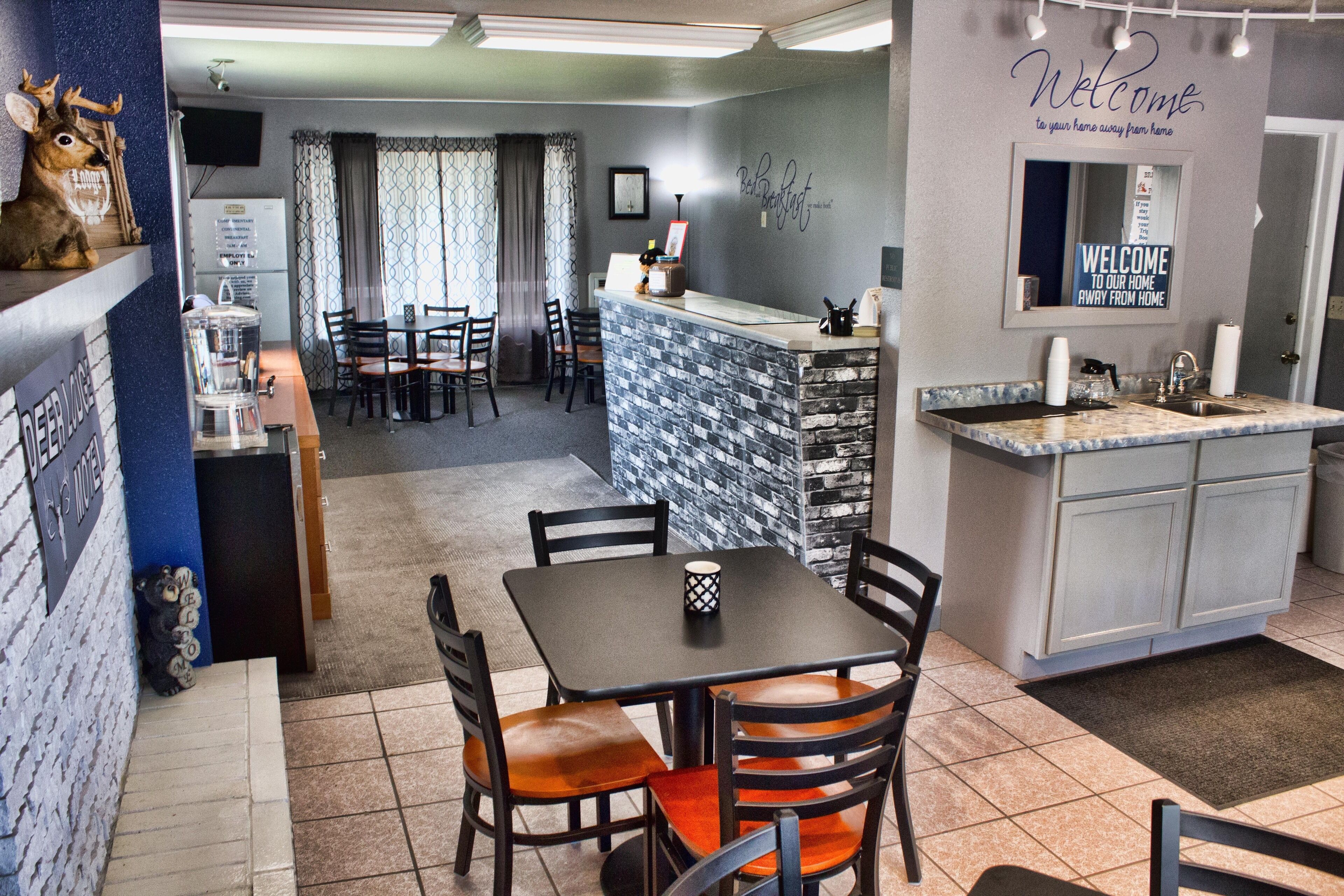 Deer Lodge Motel in Sundance, United States