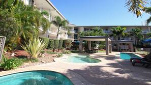 2 outdoor pools