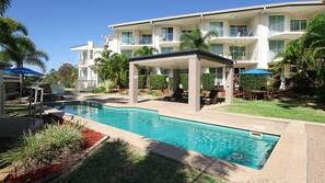 2 outdoor pools