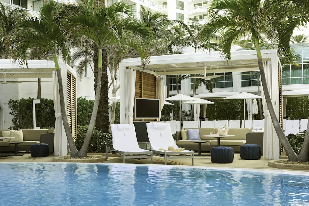 Pool, Fontainebleau Miami Beach