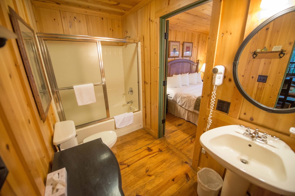 Bathroom, Cabins at Green Mountain, Trademark Collection by Wyndham