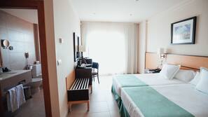 Minibar, caja fuerte, wifi gratis