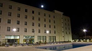 2 piscinas externas