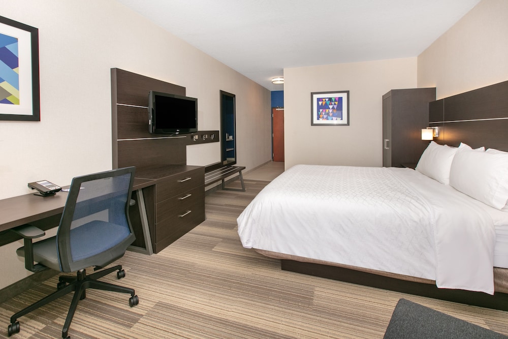 Room, Holiday Inn Express Hotel & Suites Seaside-Convention Center, an IHG Hotel