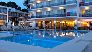Indoor pool, outdoor pool