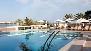 Indoor pool, outdoor pool