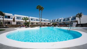 2 piscinas al aire libre, sombrillas, tumbonas