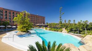 2 piscinas al aire libre
