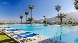 2 piscinas al aire libre