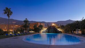 2 piscinas al aire libre