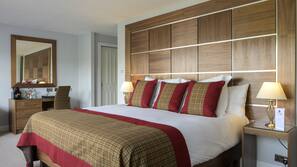 Egyptian cotton sheets, premium bedding, pillowtop beds, desk