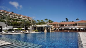 Indoor pool, 2 outdoor pools