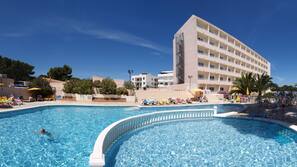 2 piscinas al aire libre, tumbonas