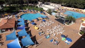 2 piscinas al aire libre, tumbonas