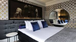 Premium bedding, in-room safe, desk, blackout drapes