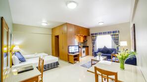Hypo-allergenic bedding, in-room safe, blackout curtains