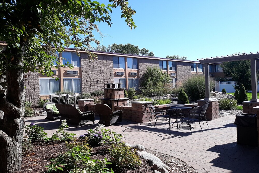 OYO Dakotah Lodge Waterpark Sioux Falls in Sioux Falls Best Rates & Deals on Orbitz