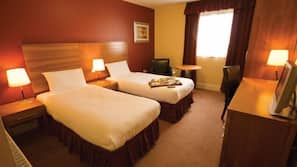 Hypo-allergenic bedding, desk, blackout drapes, free WiFi