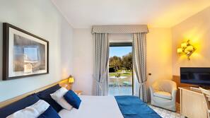 Minibar, in-room safe, desk, blackout curtains