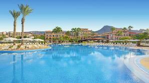 2 piscinas al aire libre, sombrillas, tumbonas