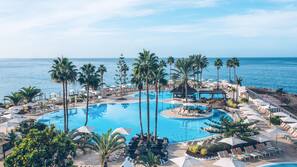 2 piscinas al aire libre, sombrillas, tumbonas