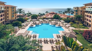 2 piscinas al aire libre, sombrillas, tumbonas