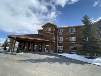 Baymont By Wyndham Pinedale Pinedale 76 Room Prices Reviews Travelocity