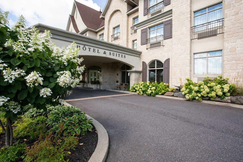 Le St-Martin Bromont Hotel & Suites in Bromont, Canada