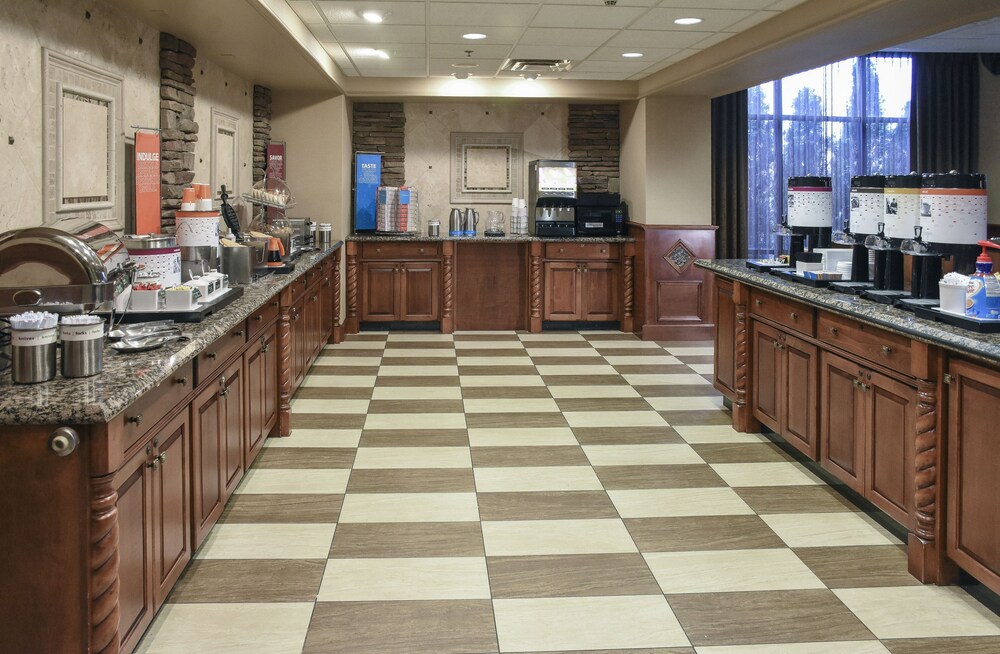 Breakfast area, Hampton Inn & Suites Youngstown-Canfield