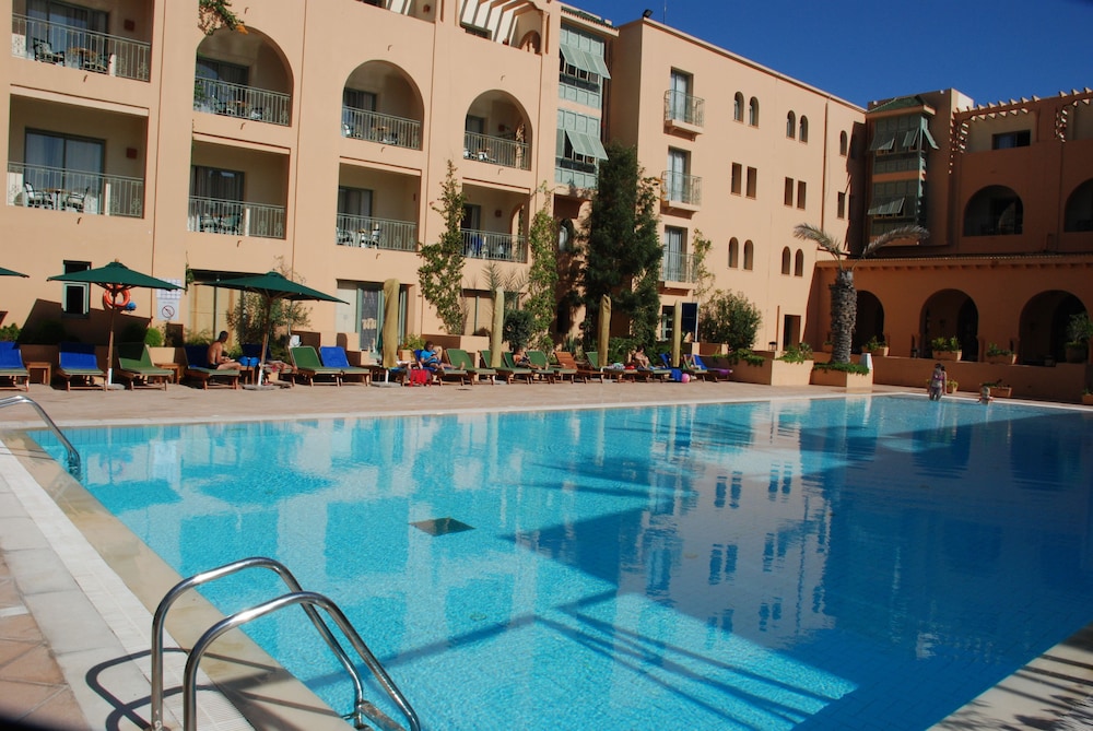 Outdoor pool, Hotel Alhambra Thalasso