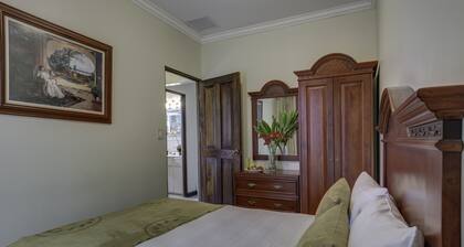 Casa Conde Hotel & Suites