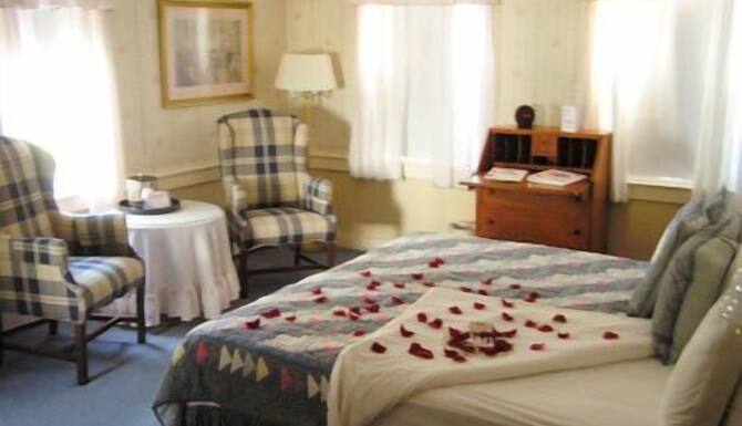 Christmas Farm Inn and Spa in Jackson, NH | Expedia