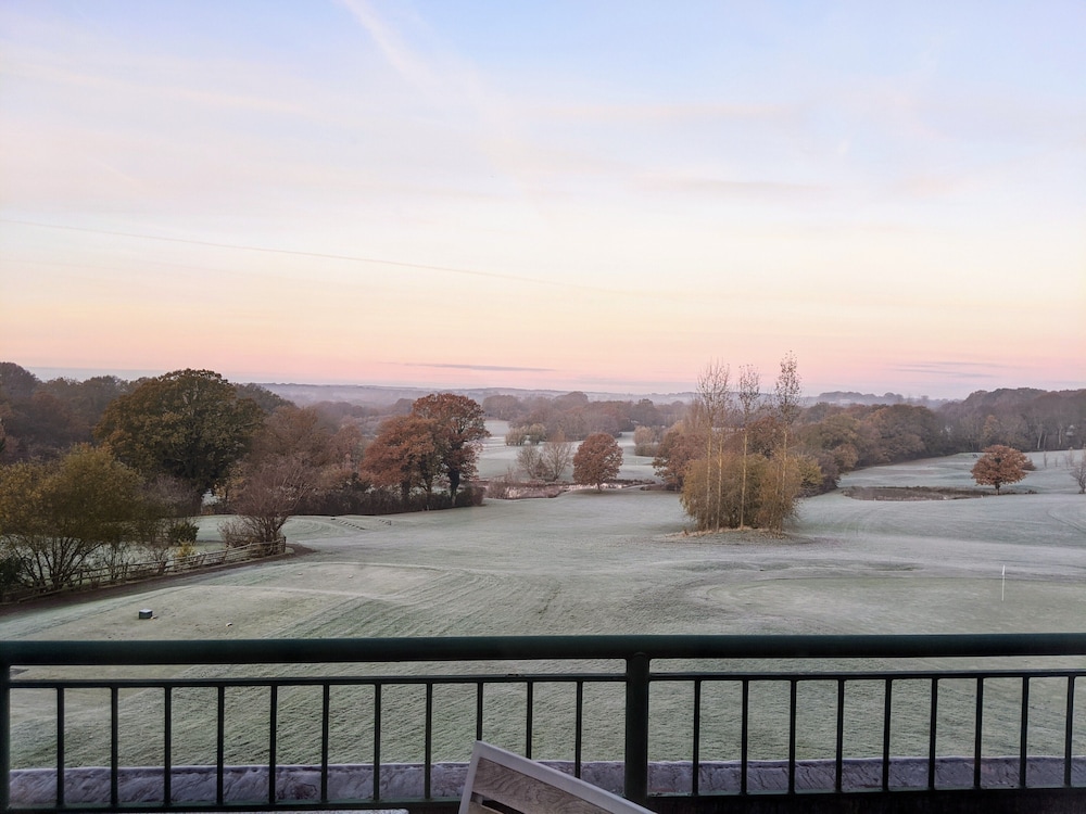 London Beach Country Hotel