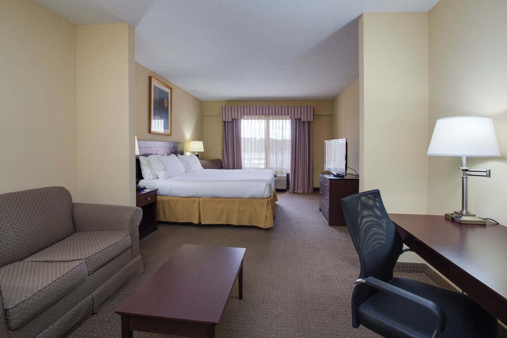 Room, Holiday Inn Express Hotel & Suites Sebring, an IHG Hotel