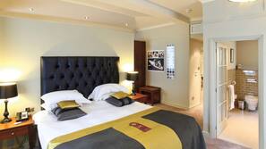 In-room safe, desk, iron/ironing board, free WiFi