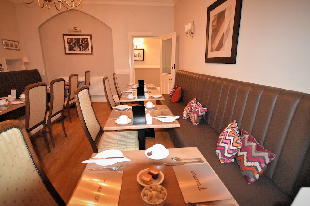 Taunton House Hotel