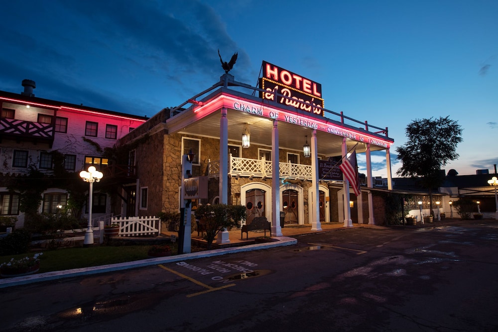 Front of property, Hotel El Rancho 