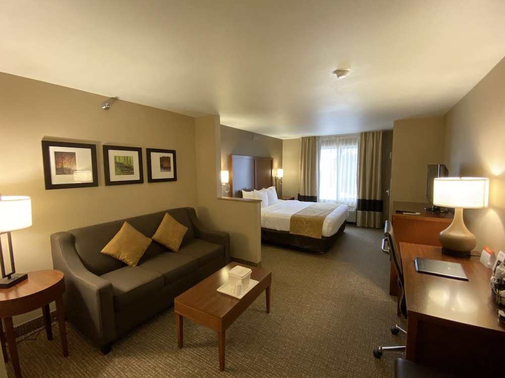 Comfort Suites Coralville in Cedar Rapids - Iowa City ...