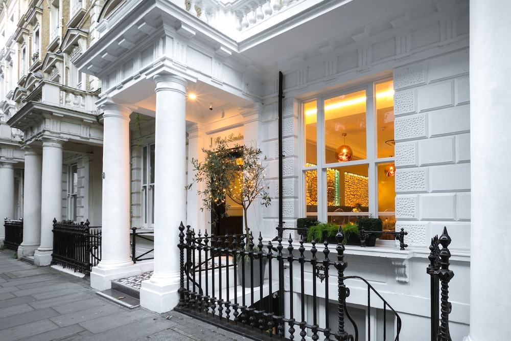 J Hotel London 2018 Room Prices Deals Reviews Expedia Hotel Front Featured Image