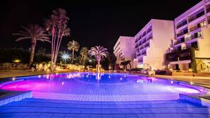Outdoor pool, pool umbrellas