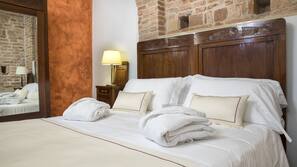 Biancheria da letto di alta qualità, minibar, cassaforte in camera
