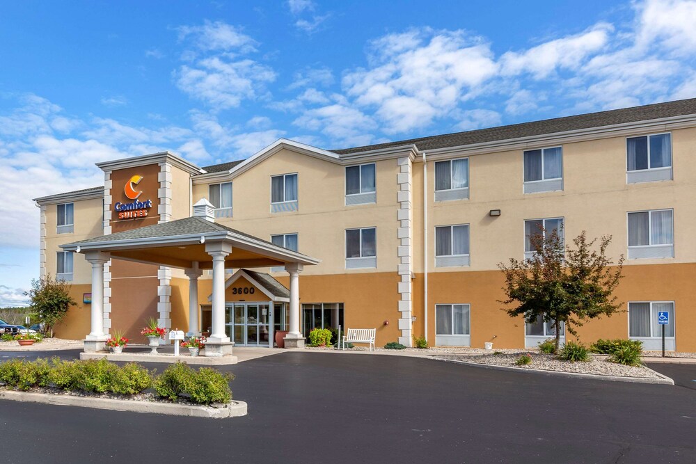 Comfort Suites Escanaba in Escanaba Best Rates & Deals on Orbitz