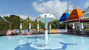 Innenpool, 3 Außenpools, Sonnenschirme, Liegestühle