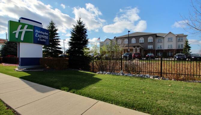 Holiday Inn Express Hotel Suites Milwaukee Airport In Milwaukee