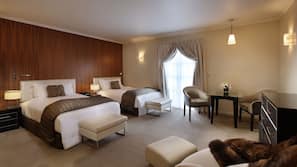 Hypo-allergenic bedding, down duvet, minibar, in-room safe