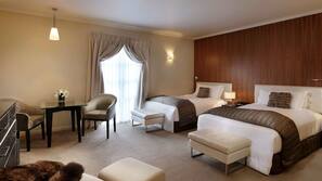 Hypo-allergenic bedding, down duvet, minibar, in-room safe