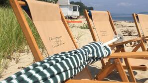 Beach nearby, sun loungers, beach umbrellas, beach towels