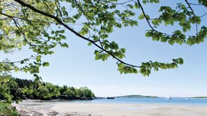 Beach nearby, sun loungers, beach umbrellas, beach towels